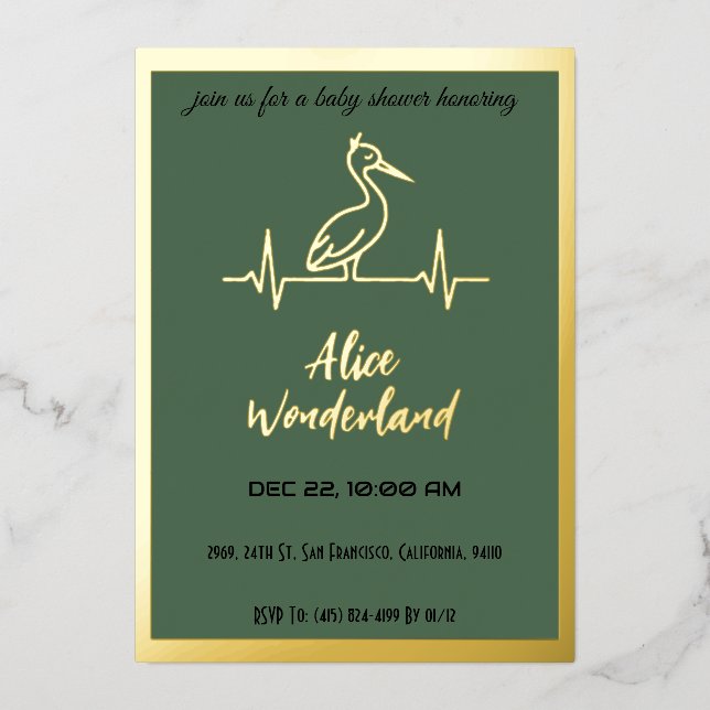 Storch in moderner Gold- und Green Baby-Dusche Folieneinladung (Vorderseite)
