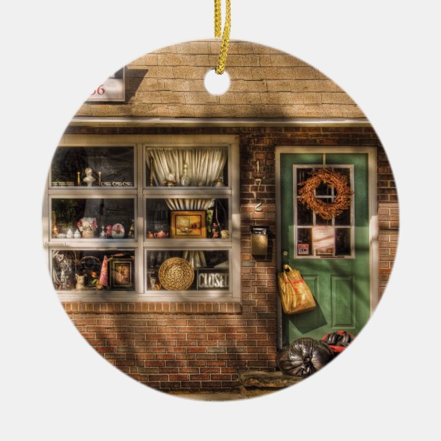 Store - Der Thrift Shop Keramik Ornament (Vorne)