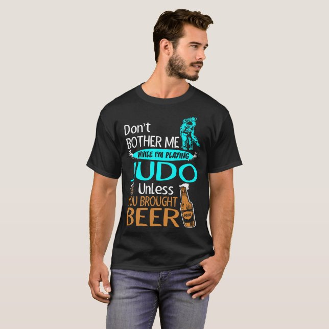 Stören Sie nicht beim Spielen des Judos es sei T-Shirt (Vorne ganz)
