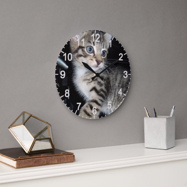 "Störenfried: Die Mischlinge Tabby Kitten Große Wanduhr (Büro)