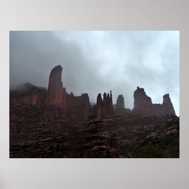 Storm over the Towers Poster (Vorne)