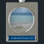 Stormy Sandcastle Beach Landscape Foto Banner-Ornament Silber<br><div class="desc">Etwas Anderes - ein Bild eines Sandschlosses (das übrigens von mir gemacht wurde), das von einem drohenden Sturm zerstört werden soll. Es ist etwas dunkler als sonst, aber interessant - hoffen Sie genießen. Karo in unserem Laden für mehr Strand-Fotos. Dieses Bild ist auch als Widescreen-Wallpaper "Stormy Sandcastle" auf www.mlewallpapers.com zu...</div>