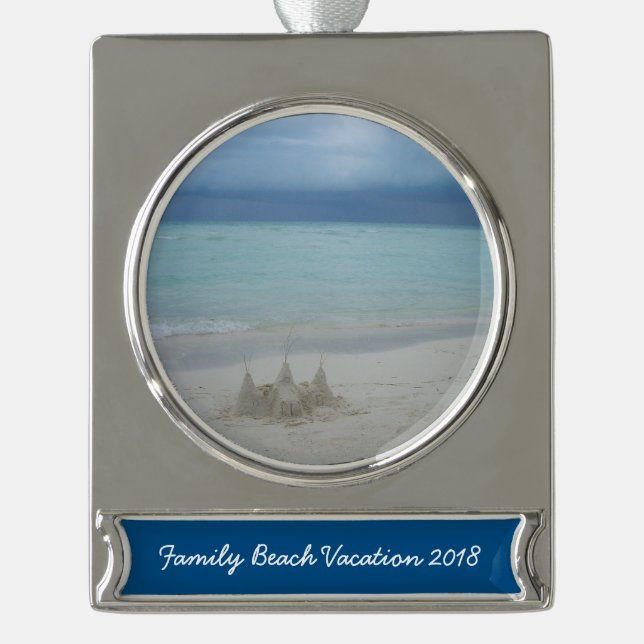 Stormy Sandcastle Beach Landscape Foto Banner-Ornament Silber (Vorderseite)