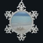 Stormy Sandcastle Beach Landscape Foto Schneeflocken Zinn-Ornament<br><div class="desc">Etwas Anderes - ein Bild eines Sandschlosses (das übrigens von mir gemacht wurde), das von einem drohenden Sturm zerstört werden soll. Es ist etwas dunkler als sonst, aber interessant - hoffen Sie genießen. Karo in unserem Laden für mehr Strand-Fotos. Dieses Bild ist auch als Widescreen-Wallpaper "Stormy Sandcastle" auf www.mlewallpapers.com zu...</div>