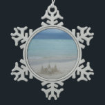 Stormy Sandcastle Beach Landscape Foto Schneeflocken Zinn-Ornament<br><div class="desc">Etwas Anderes - ein Bild eines Sandschlosses (das übrigens von mir gemacht wurde), das von einem drohenden Sturm zerstört werden soll. Es ist etwas dunkler als sonst, aber interessant - hoffen Sie genießen. Karo in unserem Laden für mehr Strand-Fotos. Dieses Bild ist auch als Widescreen-Wallpaper "Stormy Sandcastle" auf www.mlewallpapers.com zu...</div>