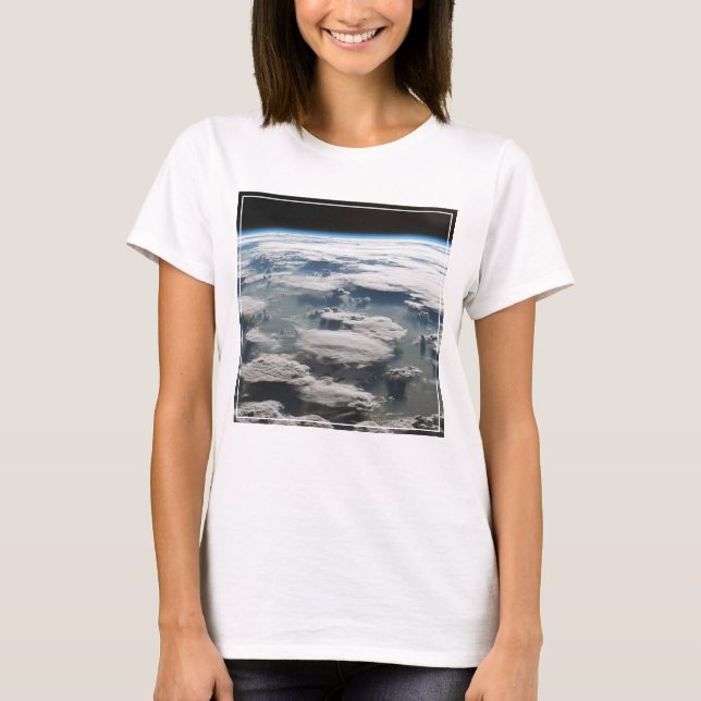 Stormy Sky über dem Amazonas T-Shirt (Vorderseite)