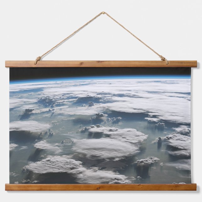 Stormy Sky über dem Amazonas Wandteppich Mit Holzrahmen (Vorne)