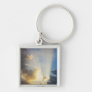 Strahlen des Lichtes glänzend durch die Wolken Schlüsselanhänger