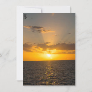 Strahlender Sonnenuntergang über dem Ozean Mitteilungskarte