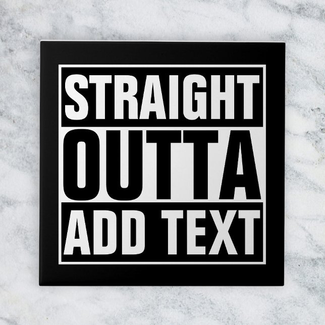 STRAIGHT OUTTA - Fügen Sie Ihren Text hier hinzu/e Fliese (Von Creator hochgeladen)