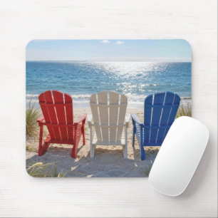 Strand-Adirondackstühle in patriotischen Farben Mousepad