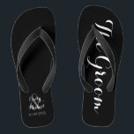 Strand-Hochzeits-Bräutigam drehen Reinfälle um Flip Flops<br><div class="desc">Kundenspezifische Braut- und Bräutigamstrandhochzeit drehen Reinfälle auf Schwarzweiss um. Personifizieren Sie sie mit Ihren Namen und Hochzeitsdatum oder fertigen Sie sie weiter besonders an,  wenn Sie die Farben ändern oder den Plan justieren möchten.</div>