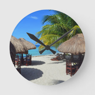 Strand-Hütten-Palme-aquamarines Wasser Vaca Runde Wanduhr