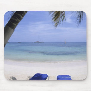 Strand, Klubsessel, Palme, Horizont vorbei Mousepad