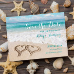 Strand mit Herz auf der Sandkarte Save the Date Ankündigungspostkarte<br><div class="desc">Schöne Save the Date Postkarte mit einer Strandszene mit zwei Herzen gezeichnet auf dem Sand. Diese Postkarte eignet sich ideal für eine Hochzeit im Sommer oder für eine Hochzeit zum Thema Strand. Das einladende Bild Set einen gemütlichen und einladenden Ton für Ihren besonderen Tag. Es ist die perfekte Karte für...</div>