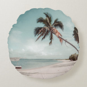 Strand neben Kokospalmen Rundes Kissen