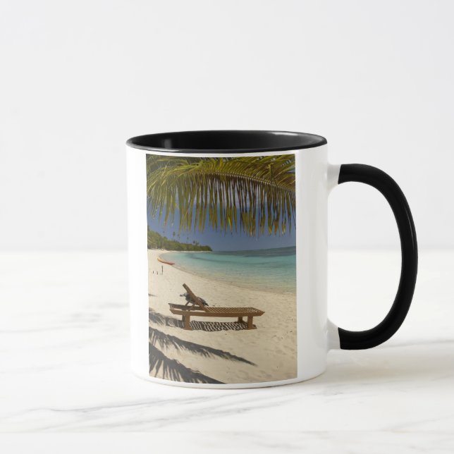 Strand, Palmen und Liegestühle Tasse (Rechts)