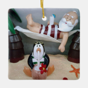**STRAND SANTA MIT PENGUIN-FREUND** KERAMIKORNAMENT