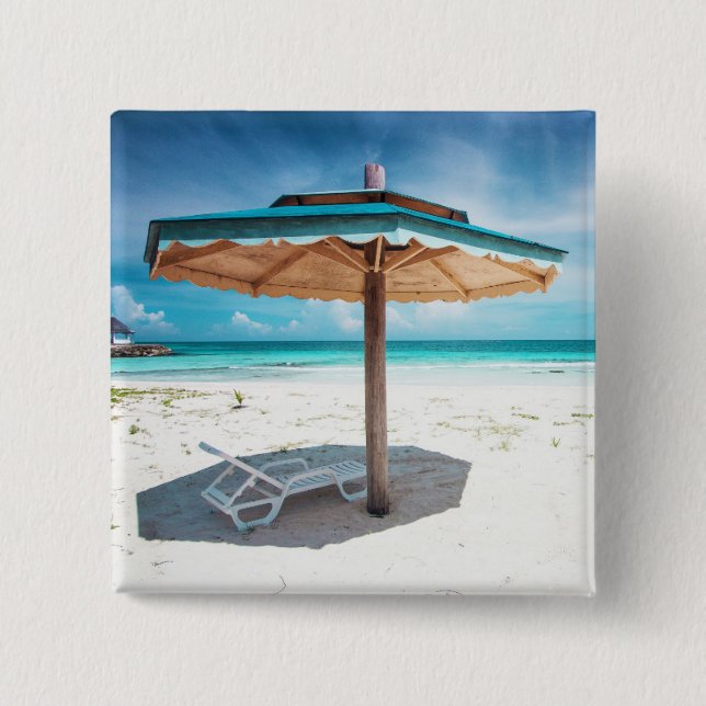 Strand-Stuhl und silberner Sand-Strand des Button (Vorderseite)