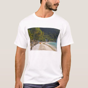 Strand von Cane Garden Bay, Insel Tortola T-Shirt