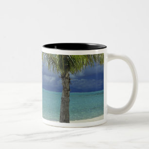 Strand von Matira auf der Insel Bora Bora, 2 Zweifarbige Tasse