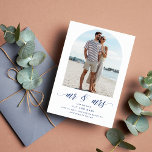 Strandaufenthalt am Arch Foto Save The Date<br><div class="desc">Teilen Sie Ihre Hochzeit mit Freunden und Familie mit dieser stilvollen,  modernen rett-the-date-Karte. Navy Typografie Mr. und Mrs. arch Foto Design mit Ihrem Lieblings-Verlobung-Foto und bevorstehenden Hochzeitsdetails angepasst.</div>
