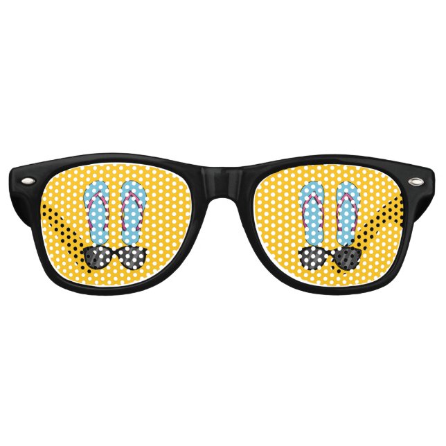 Strandblaue Flip Flops und schwarze Sonnenbrille (Vorderseite)