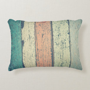 Strandhaus aus gestrichenem Holz rustikal gestreif Dekokissen