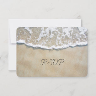 Strandhochzeit RSVP in den Sand geschrieben Karte