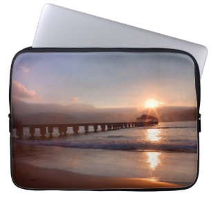 Strandpferd bei Sonnenuntergang, Hawaii Laptopschutzhülle