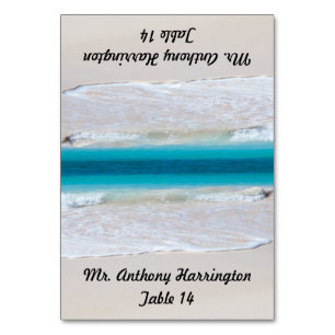 Strandsand mit Hochzeitskarte Tischnummer