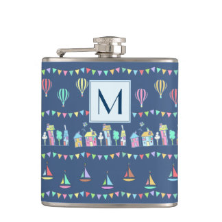 Strandstädtchen Segelboote und Wimpel Monogramm Flachmann