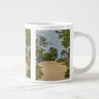 Strandtage, Bewölkt, Strand Willkommen  Jumbo-Tasse