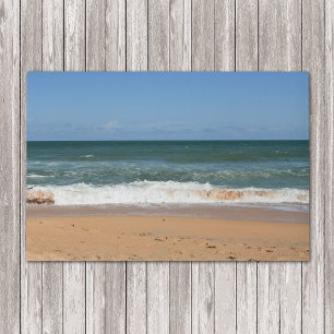 Strandwellen stürzen an der Küste ab Fußmatte