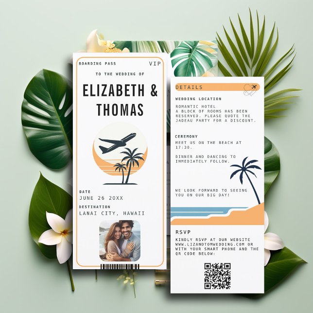 Strandziel Moderne Hochzeit des Vintagen Fotos Einladung (tropical beach destination wedding invitation boarding pass qr code all in one photo QR modern chic)
