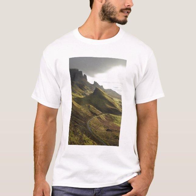 Straße, die die Quiraing, die Insel Skye, T-Shirt (Vorderseite)