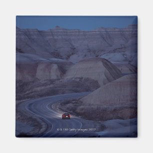 Straße durch Gebirgszug Magnet