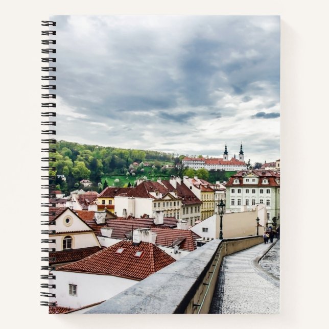 Straße im Stadtzentrum von Prag Notizbuch (Vorderseite)