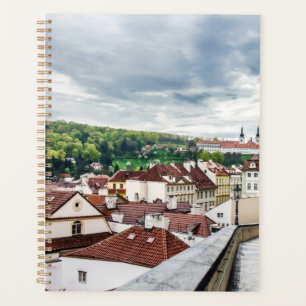 Straße im Stadtzentrum von Prag Planer