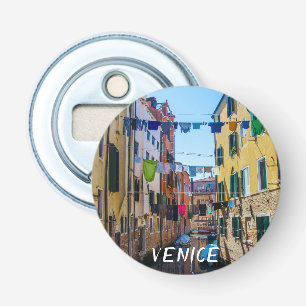 Straße in Venedig mit Wäsche waschen Kleider Itali Flaschenöffner