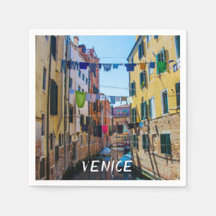 Straße in Venedig mit Wäsche waschen Kleider Itali Serviette