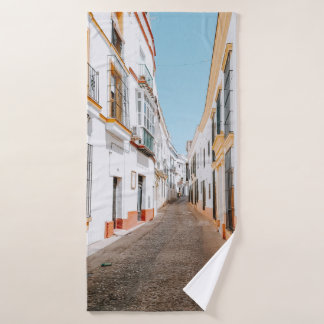 STRASSE MIT BEIGE HIGHWAYS UNTER BLAUEM HIMMEL BADEHANDTUCH