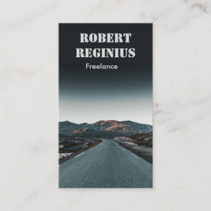 Straße nahe Gebirge Visitenkarte