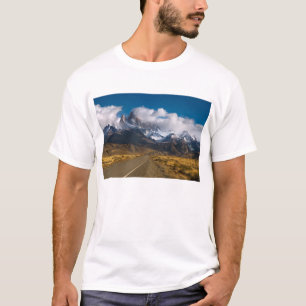 Straße, zum von Fitzroy, Patagonia anzubringen T-Shirt