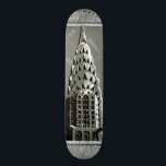 Straßen New Yorks mit dem Empire State Gebäude Skateboard<br><div class="desc">Warst du schon mal in New York? Dann werden Sie dieses Bild der Straßen der Stadt mit einem Einzug des Empire State Gebäude Liebe. Kaufen Sie dieses Stück und bringen Sie sich ein wenig naher zum Big Apple!</div>