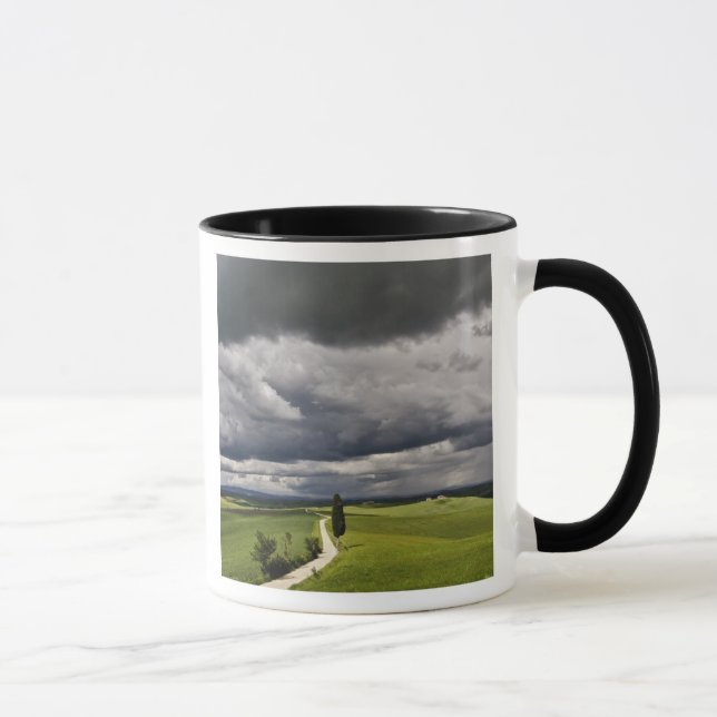 Straßen- und Sturmwolken, ländliche Region Toskana Tasse (Rechts)