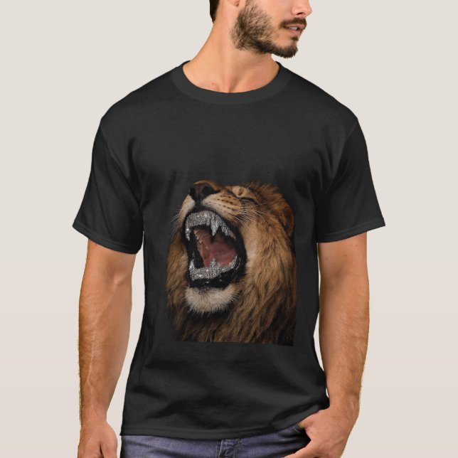 Straßenbekleidung T-Shirt (Vorderseite)