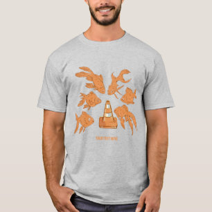 Straßencones und orangefarbener Goldfisch T-Shirt