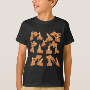 Straßencones und orangefarbener Goldfisch T-Shirt