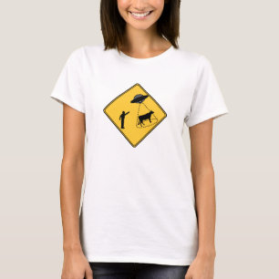 Straßenschild- Kuh und UFO T-Shirt